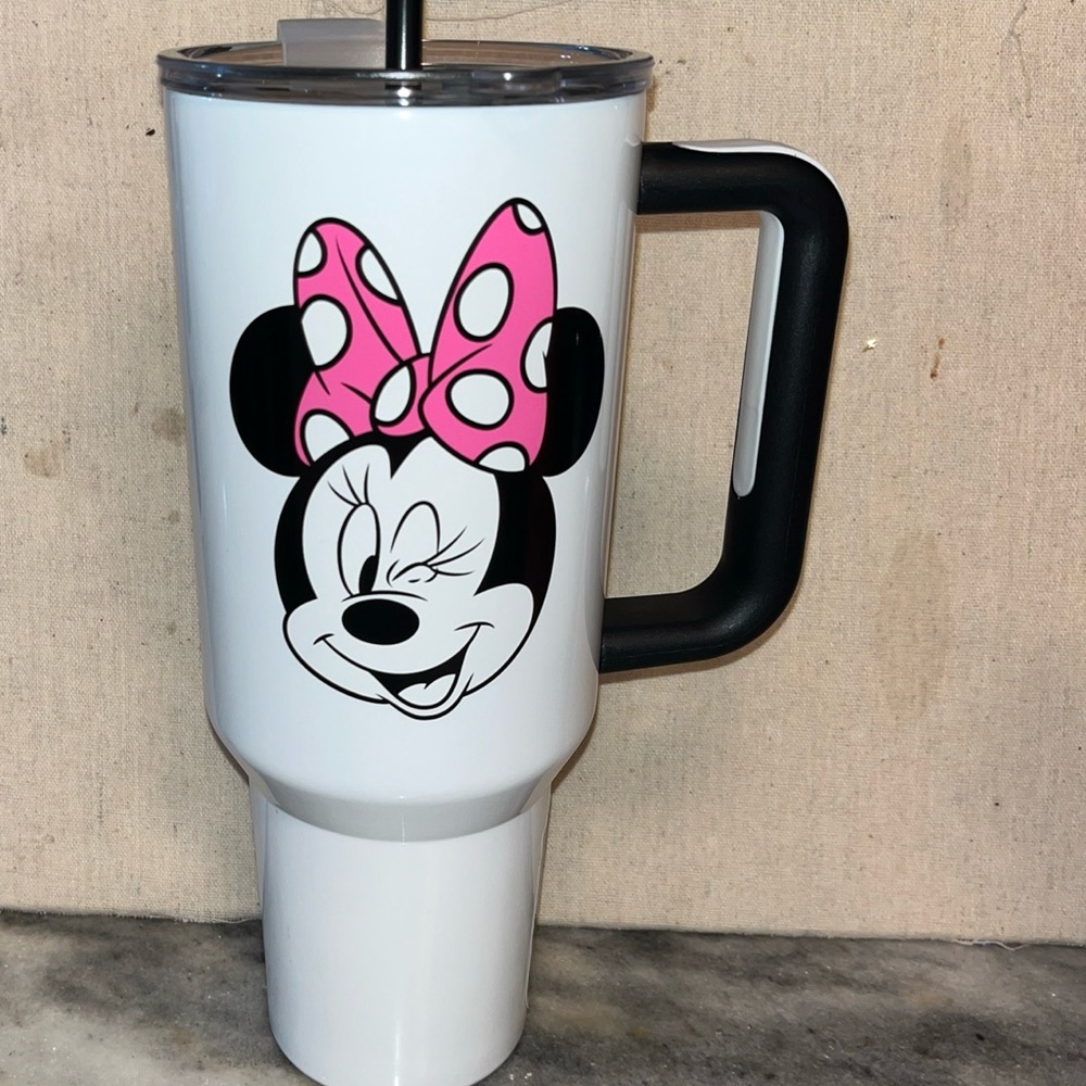 Nwt Minnie Mouse tumbler
